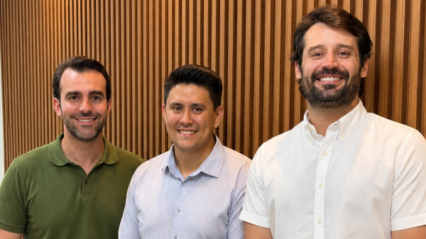 Deputado Luas Bove, o assessor parlamentar Alcio Ikeda e Guilherme Piai (Arquivo).