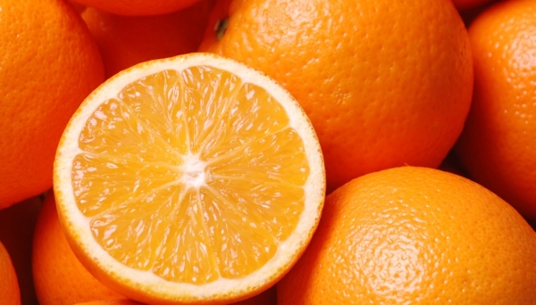 Pesquisa foi realizada pela Anvisa em 12 mil amostras de alimentos e laranja é o alimento com maior risco de contaminação por agrotóxico, segundo a Anvisa (Foto: Ilustração ).