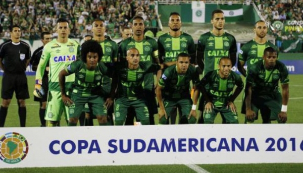 Desastre aéreo matou, na semana passada, 19  jogadores do time catarinense, na véspera da primeira partida da  final  do  campeonato,  que seria disputada com o Atlético Nacional, de Medellín (Foto: Marcio Cunha/Agência Lusa).