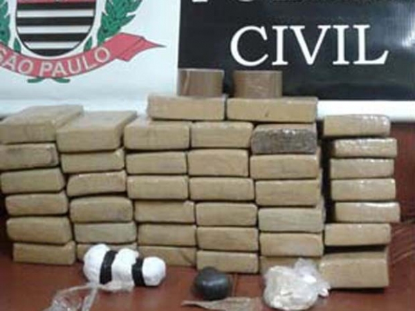 Polícia Civil apreende 20 quilos de drogas e duas mulheres são presas (Foto: Polícia Civil / Deinter 8).