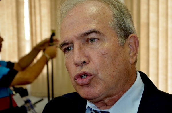 Nas primeiras 24 horas de governo, Dr. Pacheco conseguiu decidir uma situação que colocava em risco de o municÃpio perder a FATEC (Foto: Acácio Rocha).