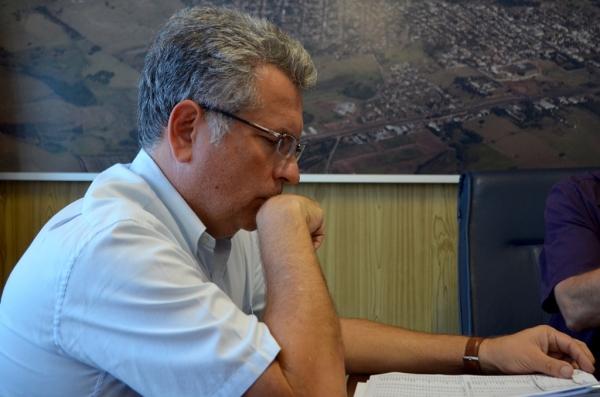 Decisão é irreversível, diz Turra, que deve formalizar demissão da equipe de Ivo Santos (Foto: Acácio Rocha).