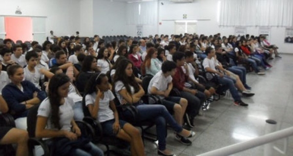 Palestra foi realizada na Etec Eudécio Luiz Vicente, com foco na prevenção ao uso de drogas (Foto: Cedida).