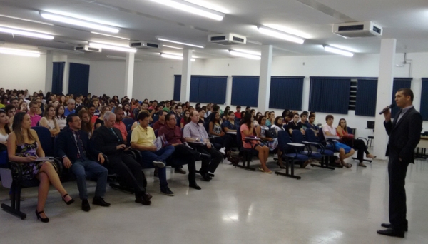 Evento teve recorde de público dentre as palestras realizadas pelo Conselho Regional de Administração de São Paulo, segundo informou o administrador da seccional do CRA-SP de Presidente Prudente, Manoel Barreto de Souza; na ocasião, estiveram presentes 417 pessoas. (Foto: Daniel Torres)