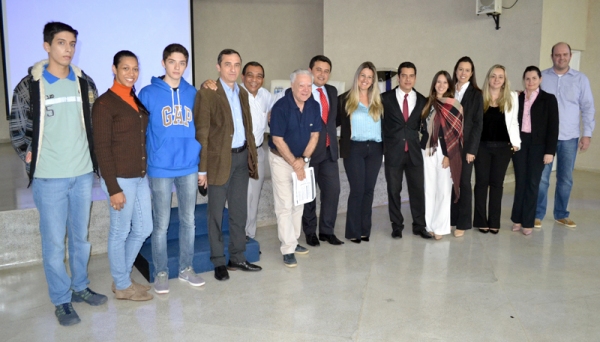 Evento contou também com presença de alunos de cursos das escolas técnicas de Adamantina (Foto: Central de Comunicação/FAI).