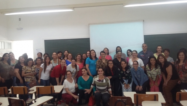 Palestra do Corpo de Bombeiros foi dirigida a educadoras das creches municipais de Adamantina (Foto: Assessoria de Imprensa).