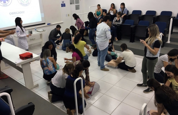 Atividade da Liga de Medicina Intensiva foi dirigida a alunos de pedagogia da UniFAi (Foto: UniFAI).