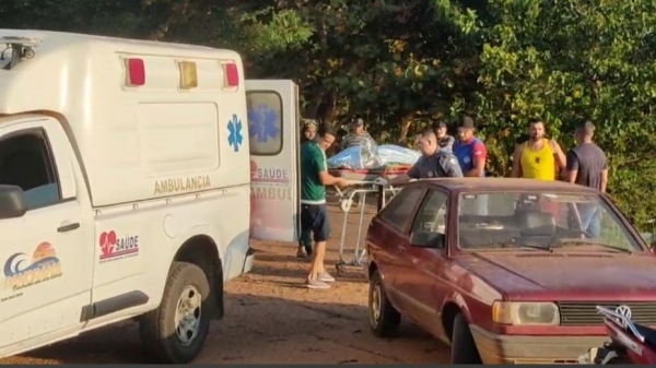 Momento do resgate da vítima após o afogamento (Reprodução/Panorama Notícia).