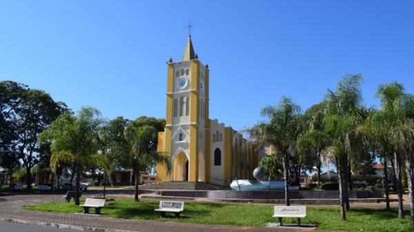 Igreja Matriz de Imaculada Conceição, em Parapuã, onde ocorreu o furto (Reprodução/Guia Online Parapuã).