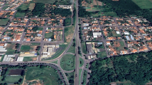 Vila Jamil de Lima (esquerda) e Parque do Sol (direita), bairros margeados pela Rodovia (Google).