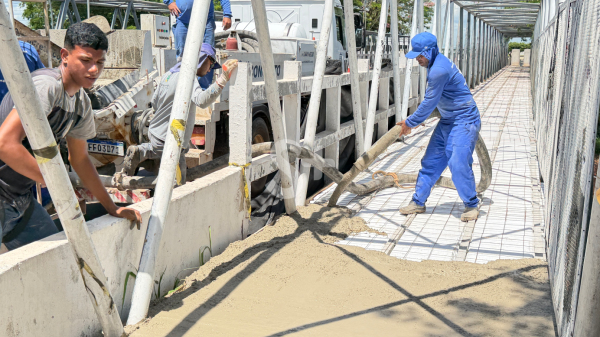 Iniciada concretagem da passarela (Imagens: Siga Mais).