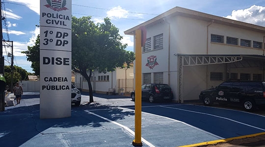 Melhorias foram executadas no prédio da Polícia Civil de Adamantina, onde estão a cadeia, distritos policiais e delegacias especializadas (Foto: Siga Mais).