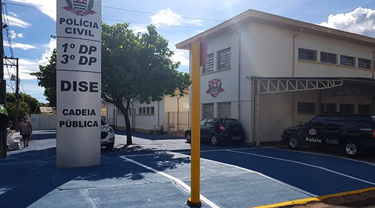 Melhorias foram executadas no prédio da PolÃcia Civil de Adamantina, onde estão a cadeia, distritos policiais e delegacias especializadas (Foto: Siga Mais).
