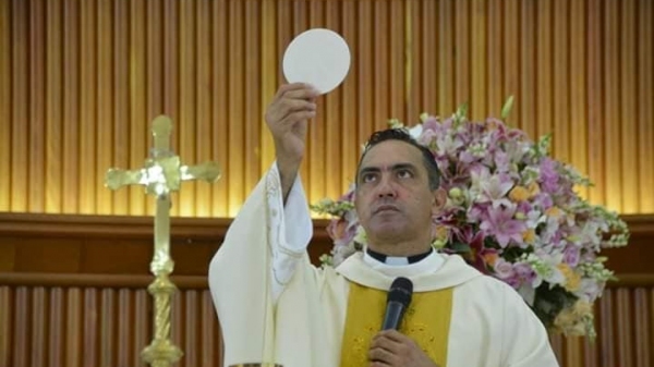 Padre Rui encerra um ciclo de seis anos na liderança da Paróquia de Santo Antônio, em Adamantina (Reprodução/No Click com o Senhor).