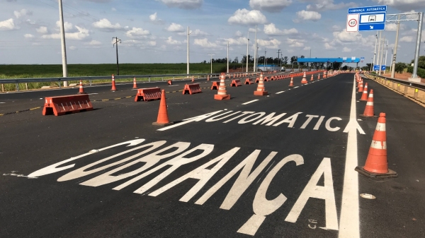 Praça de pedágio na SP-294,entre Lucélia e Inúbia Paulista, pronta para entrar em operação (Foto: Siga Mais).