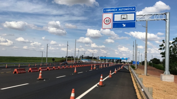 Praça de pedágio na SP-294, entre Lucélia e Inúbia Paulista (Foto: Siga Mais).