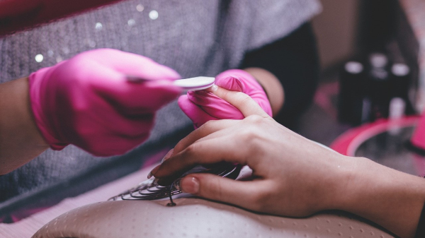 Manicure ? uma das ?reas com demanda para cursos (StockSnap/Pixabay).