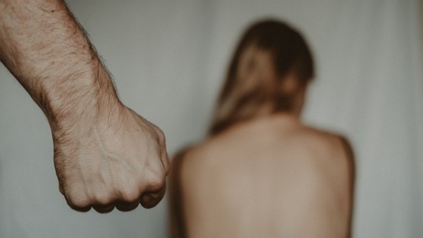 Iniciativa legislativa institucionaliza a garantia de atendimento a mulheres vÃtimas de violência em Flórida Paulista (Imagem: Anete Lusina/Pexels).