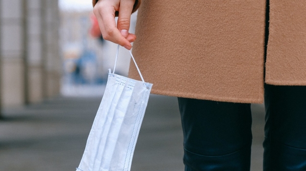 Dispensa ao uso obrigatório de máscaras já está valendo, a partir desta quarta-feira (9) para espaços públicos (Imagem: Pexels).