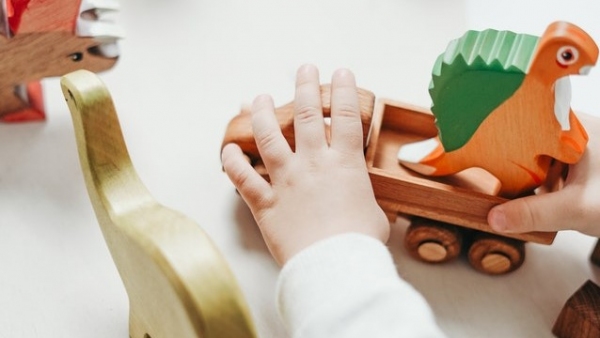 Filho com autismo leva mãe a batalhar por atendimento multiprofissional para a criança Foto: Cottonbro no Pexels).