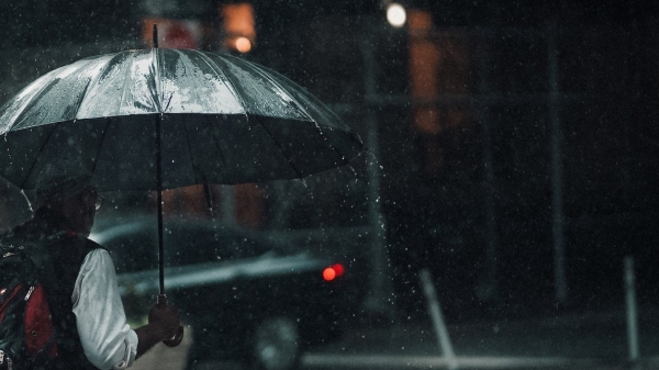 Segundo a Defesa Civil de SP, chuvas intensas poderão vir acompanhadas de raios, granizos e rajadas de vento (Imagem ilustrativa: Lerone Pieters/Pexels).