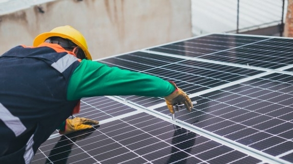 São 22 gigawatts (GW) de potência instalada em residências, comércios, indústrias, propriedades rurais e prédios públicos (Los Muertos Crew/Pexels).