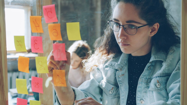 Programa aborda aumento da produtividade e fortalecimento da competitividade (Imagem: Vitaly Gariev/Pexels).