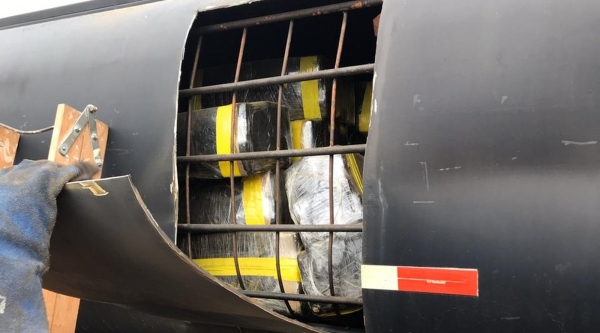 Nova quantidade de droga foi descoberta pela PF, no fundo falso do semirreboque apreendido desde junho de 2018 (Foto: PF).