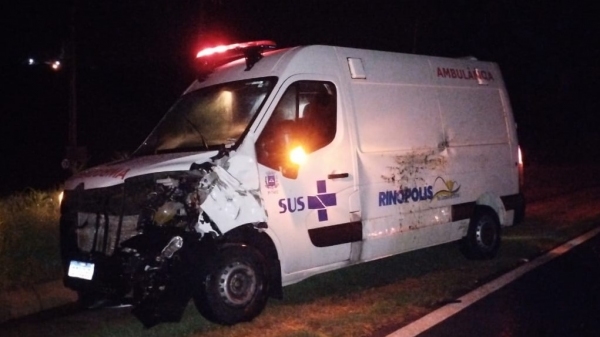 Sem feridos, o acidente registrou danos materiais no veículo de Rinópolis (Cedida: Valdecir Luis de Souza).