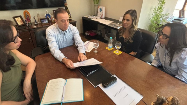 Silvia Balieiro, Henrique Prata, a juiza Ruth Menegatti e a integrante do setor financeiro do PAI Nosso Lar, Simone Balieiro Alabarse (Cedida).