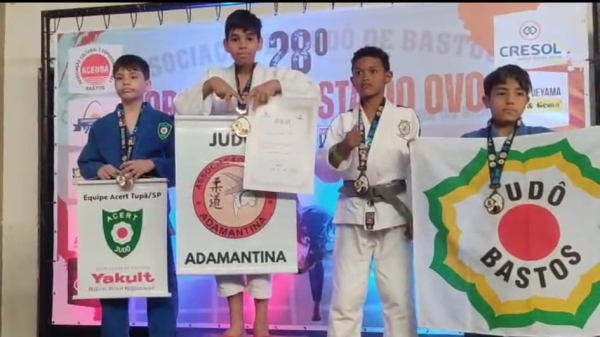 Davi Luiz Sacoman Vieira conquista ouro na categoria leve sub-13 masculino de judo em Bastos (Cedida).