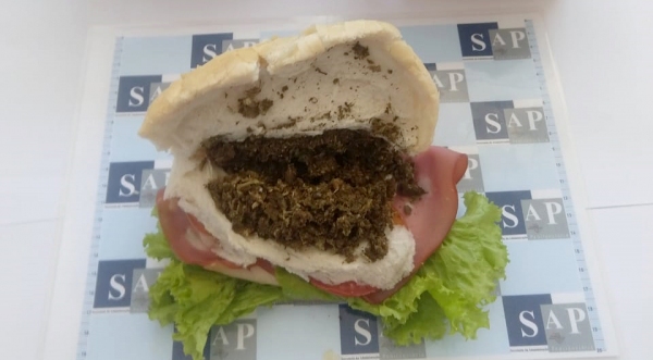 Maconha foi descoberta em meio ao sanduiche de pão, mortadela e alface (Fotos: Cedidas/SAP).