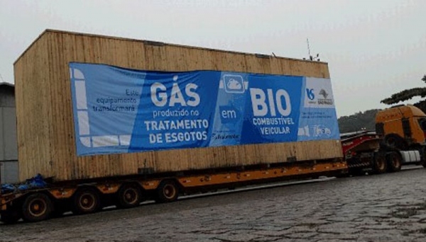 Equipamento que vai transformar gás do esgoto em combustÃvel deixa o porto de Santos e viaja para Franca (Foto: Sabesp).