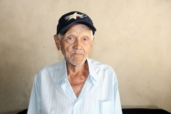 Vindo da Bahia, José Rocha, popular ?Seu Santinho?, chegou em Mariápolis em 1946 (Foto: Maciel Dantas)