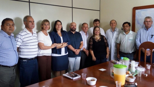 Representantes da Santa Casa de Tupã e UniFAI, em reunião sobre os parâmetros do termo de compromisso (Foto: Diário de Tupã).
