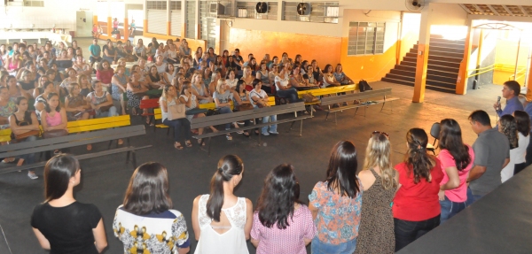 Foi apresentada a equipe de gestão de cada uma das creches e escolas municipais. (Foto: Assessoria de Imprensa)