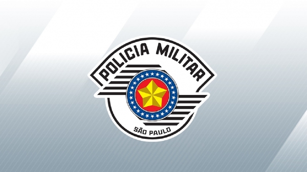 Com short abaixado, homem invade casa, ataca cuidadora de idosos e é preso pela PM