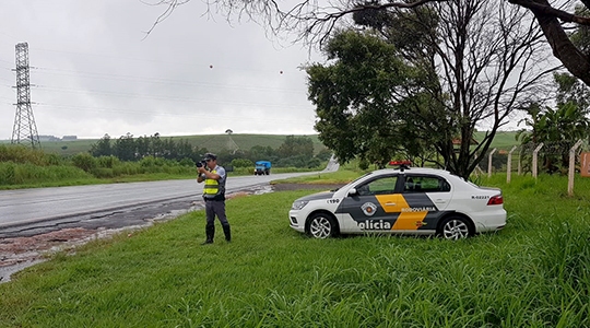 Presença da fiscalização de trânsito repercute em indicadores positivos ao trânsito nas rodovias da região (Fotos: Cedidas/PM Rodoviária).
