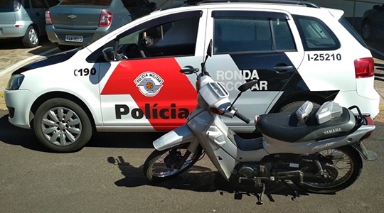 Moto que havia sido furtada foi localizada pela PM e devolvida ao proprietário (Foto: Cedida/PM).