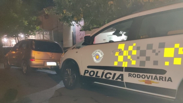 Motorista foi preso ao dirigir automóvel estando sob efeito de bebida alcoólica (Cedida/PM Rodoviária).