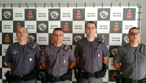 Cabos PM Herrera, Fortunato, Rodrigo e o soldado PM Nascimento, na homenagem realizada pelo comando regional da PolÃcia Militar em Presidente Prudente (Foto: Cedida).