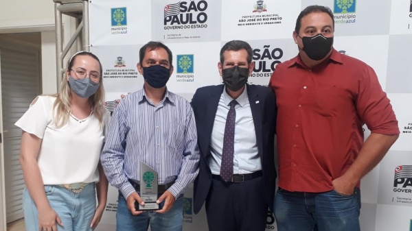 Secretário de Infraestrutura e Meio Ambiente do Estado de São Paulo Marcos Penido, o secretário municipal de Agricultura Abastecimento e Meio Ambiente Thiago Ribeiro Benetão e a interlocutora do programa em Adamantina, Nadine Carolina Bento Silva, com Denilson Burkert (Da Assessoria).