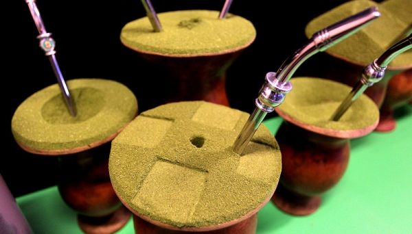 A água quente do chimarrão queima a mucosa do esôfago, e isso facilita a entrada de substâncias cancerígenas recebidas pela alimentação?, explicou o pesquisador Ricardo Gurski, chefe de cirurgia do Hospital de Clínicas de Porto Alegre e professor da Universidade Federal do Rio Grande do Sul (Foto: Dani Bracellos/CAM/PMPA).