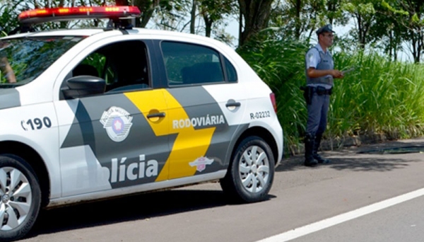 Fiscalização flagra motorista bêbado trafegando pela SP-294