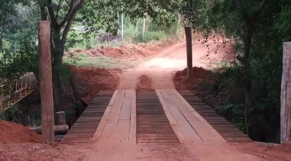 Passagem restabelecida na ponte da Estrada 2, Córrego do Rancho (Cedida).