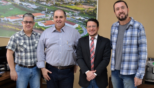 Conselho Universitário da UniFAI aprova implantação de cursos de pós na modalidade semipresencial; na foto, o pró-reitor de Ensino Prof. Dr. Andrey Borges Teixeira, o vice-reitor Prof. Dr. Fábio Botteon, o reitor Prof. Dr. Paulo Sergio da Silva e o coordenador do projeto de EaD Prof. Dr. Estêvão Zilioli (Foto: Jesana Lima).
