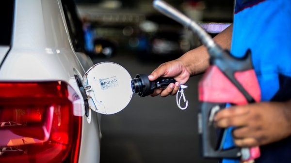 Gasolina e diesel ficam mais caros a partir deste sábado, 18 ( Foto: Marcello Casal Jr/Agência Brasil).