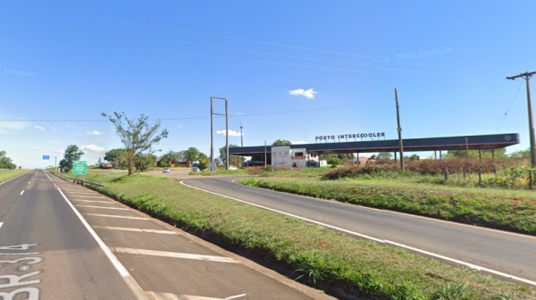 Posto de combustível desativado, às margens da rodovia Raposo Tavares, em Regente Feijó, onde foi encontrado o cadáver (Foto: Google Maps).