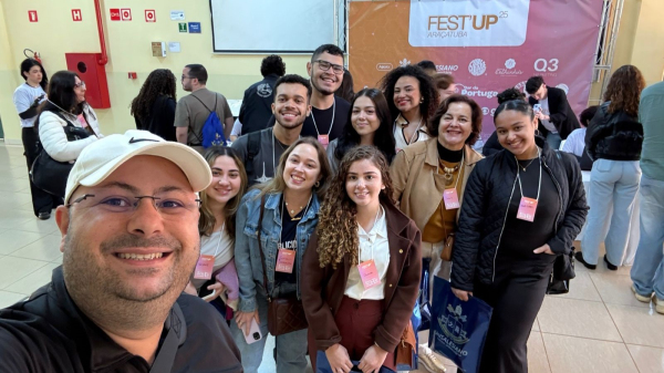Publicidade e propaganda da FAI no FestUP Ara?atuba (Acervo Pessoal).