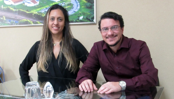 Pró-Reitora de Extensão Prof.ª Dr. Jaqueline Haddad Machado ao lado do Reitor da UniFai Prof. Dr. Paulo Sérgio da Silva (Foto: Unifai).